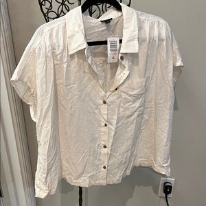 Torrid Women's Off-White Button-Down Shirt